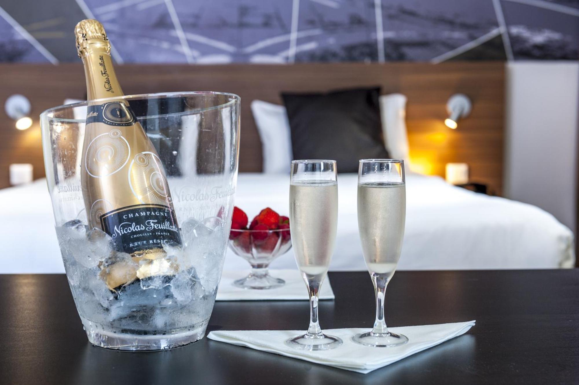 Brit Hotel Toulouse Colomiers - L'Esplanade Экстерьер фото